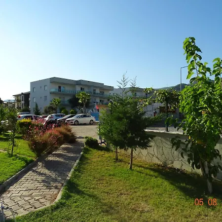 Esin Sitesi Kusadasi 达武特拉尔